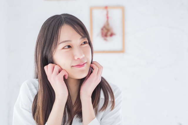 微笑む女性　写真